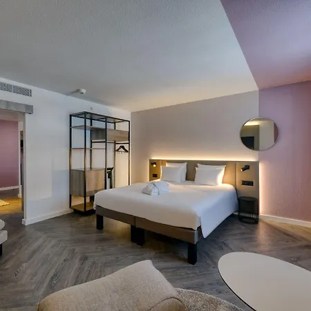 Novotel West Готель