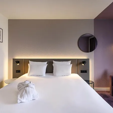 Novotel West Hotel 4*