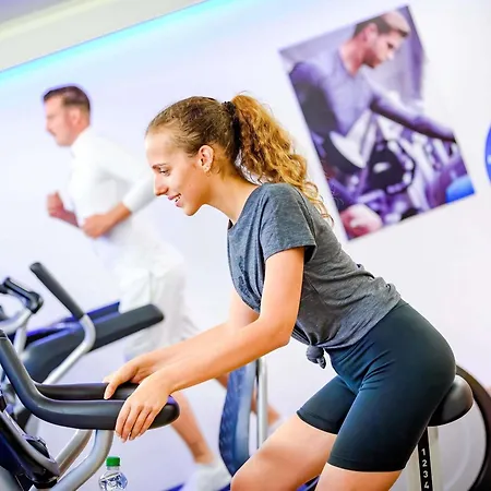 מלון Novotel West