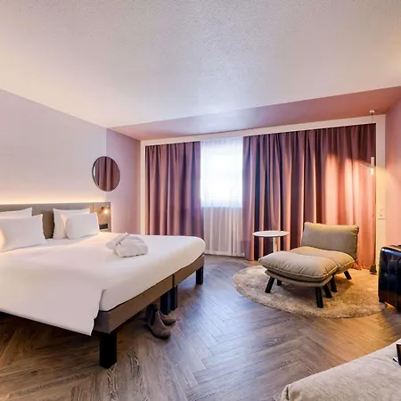 Novotel West Hotel 4*