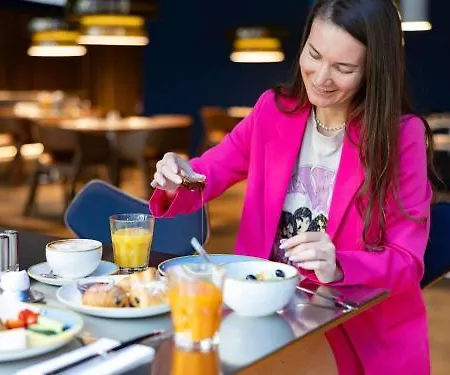 מלון Novotel West