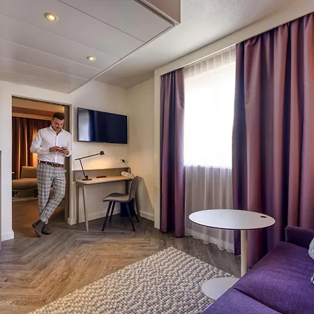 Novotel West