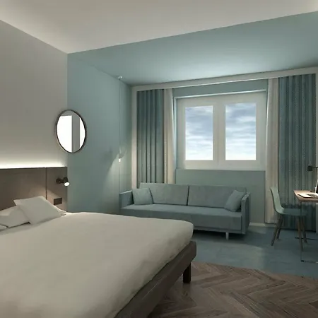 Novotel West Hotel 4*