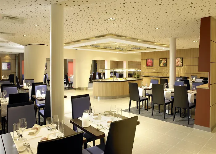 מלון Novotel West 4*