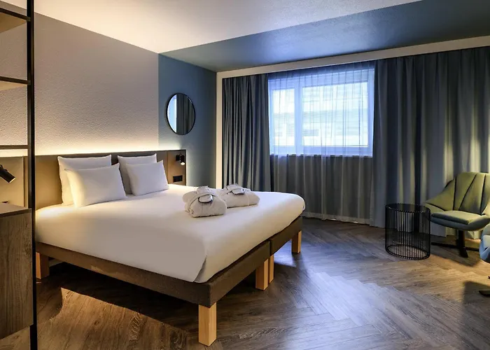 מלון Novotel West