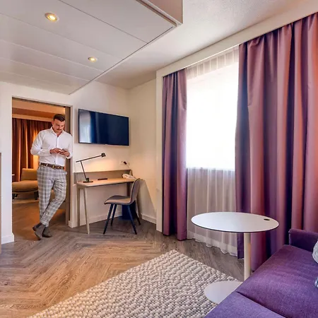 Hotel Novotel West