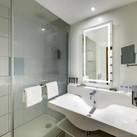 Novotel West Hotel 4*